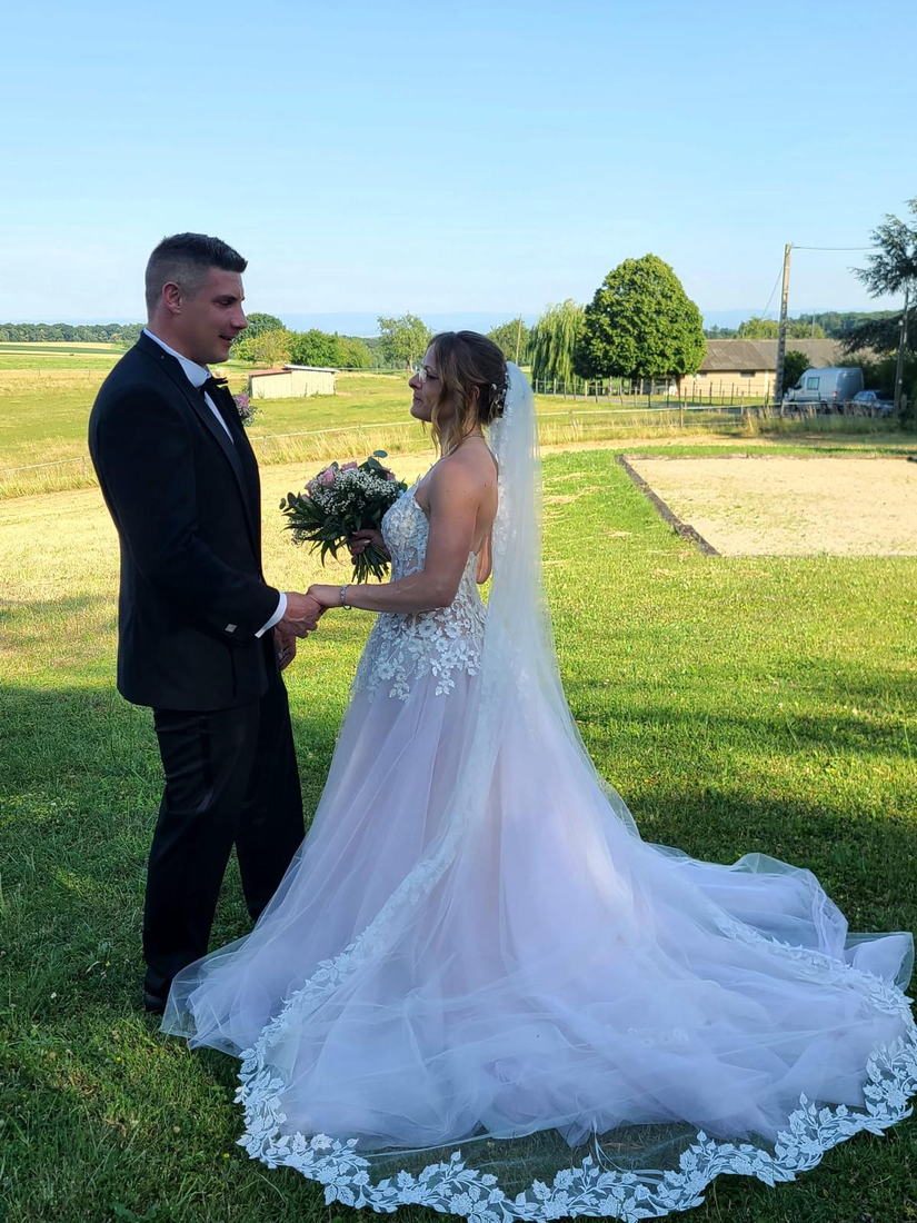 Schwarzer Hochzeitsanzug mit Fliege, angepasst in der Maßschneiderei Karlsruhe